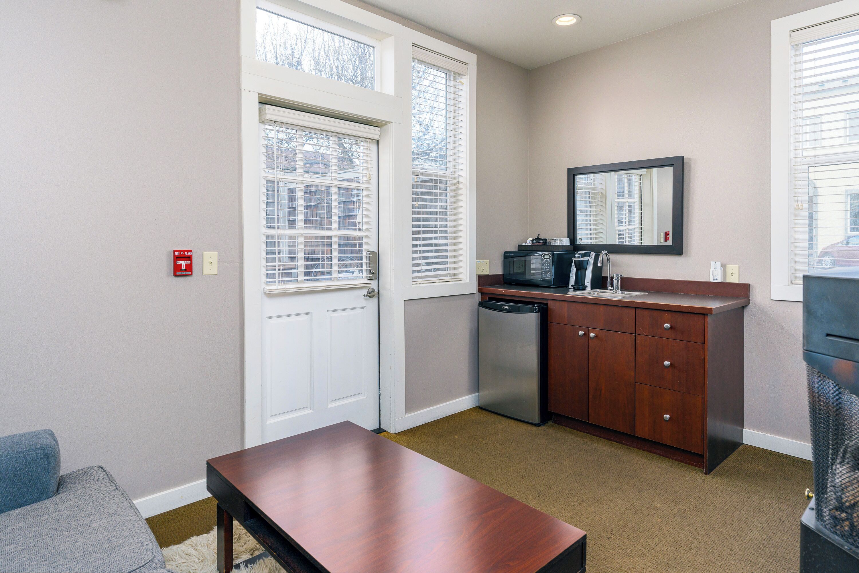 single room | living area | flat-screen tv