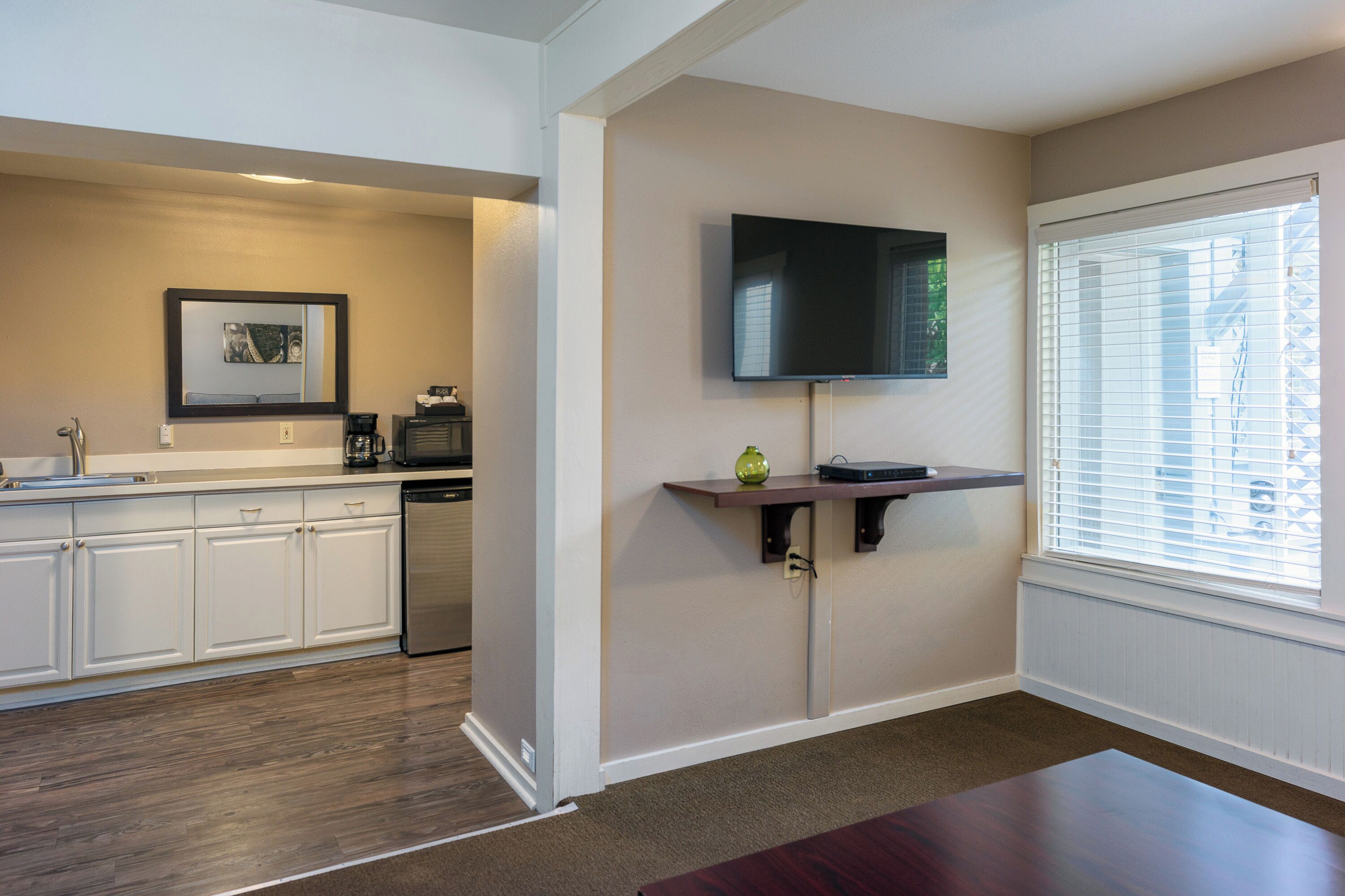 single room | private kitchen | coffee/tea maker