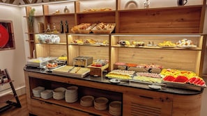Daily buffet breakfast for a fee - Petit Palace Chueca (Madrid)