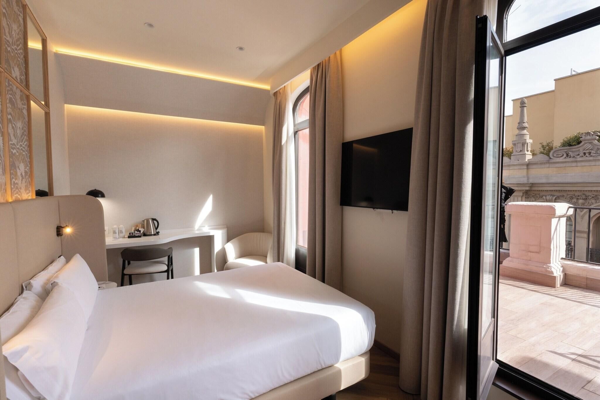 Minibar, in-room safe, desk, blackout drapes