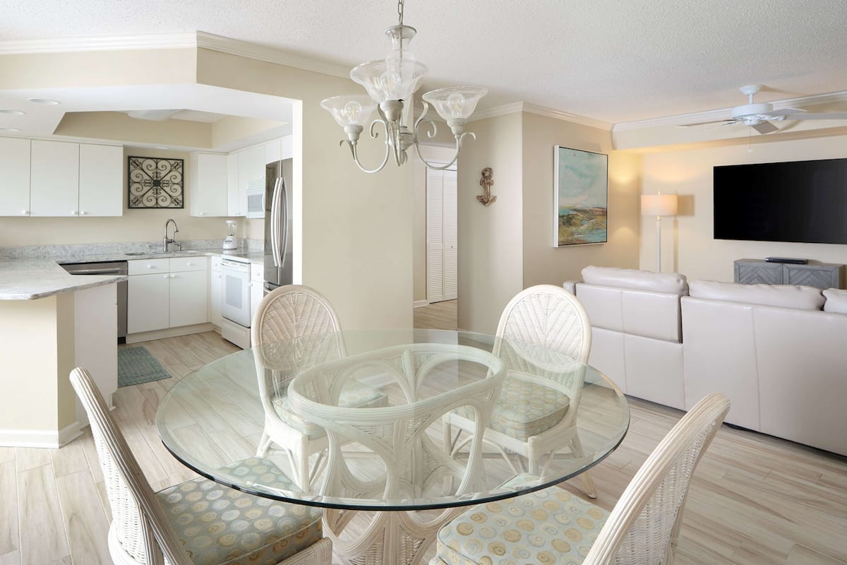 Suite, 2 Bedrooms, Ocean View (Brighton) | Living area