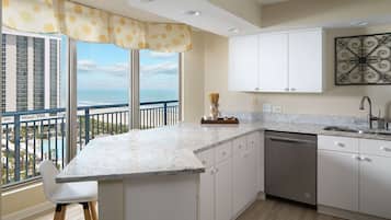 Suite, 2 Bedrooms, Ocean View (Brighton) | Private kitchen | Microwave