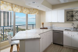 Suite, 2 Bedrooms, Ocean View (Brighton) | Private kitchen | Microwave