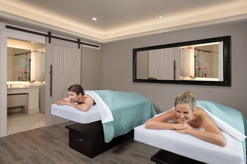 Couples treatment rooms, steam room, body treatments, body wraps at Kingston Plantation Condos