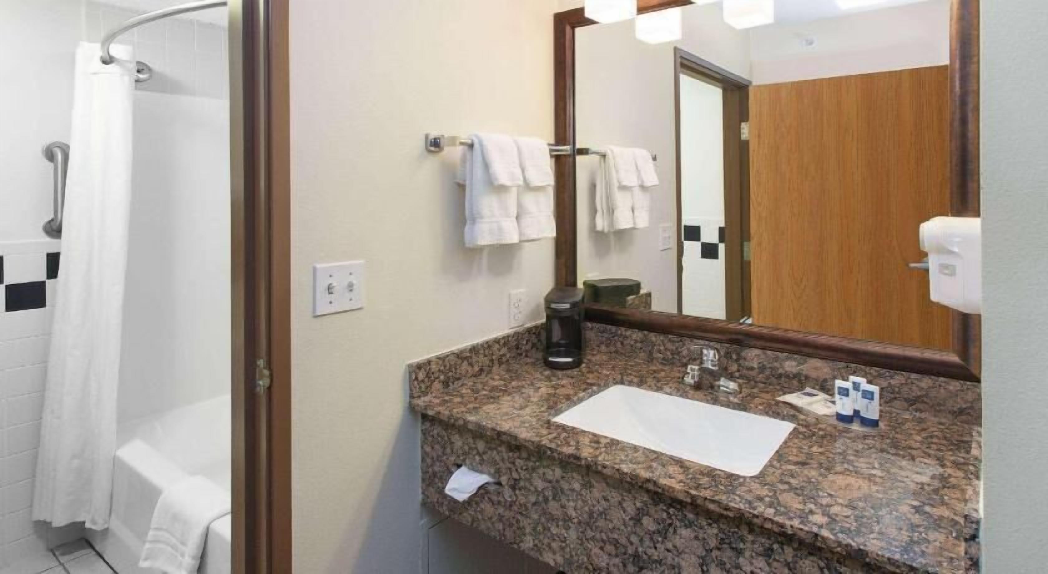 Bathroom | Free toiletries, hair dryer, towels