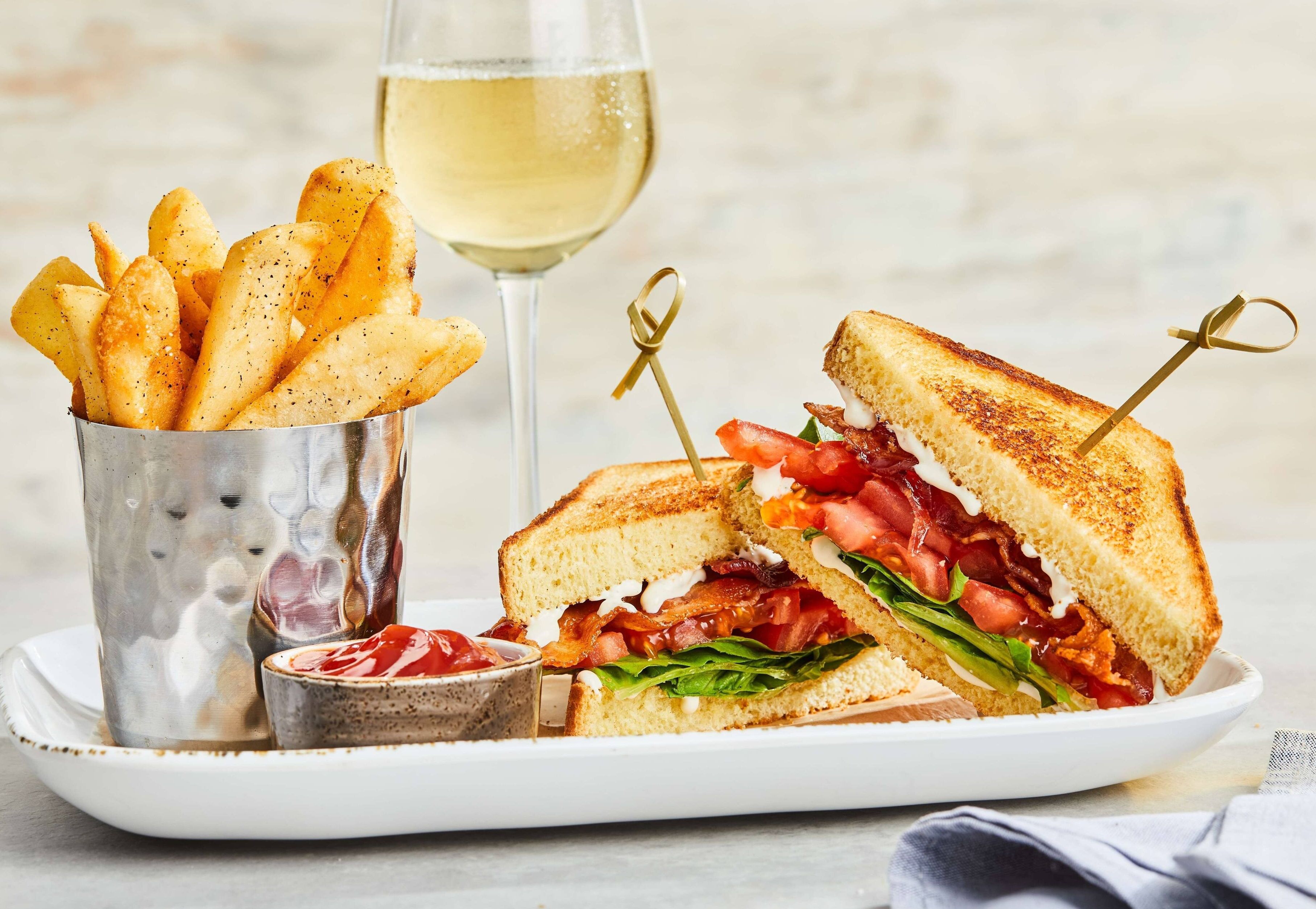 breakfast and dinner served, american cuisine