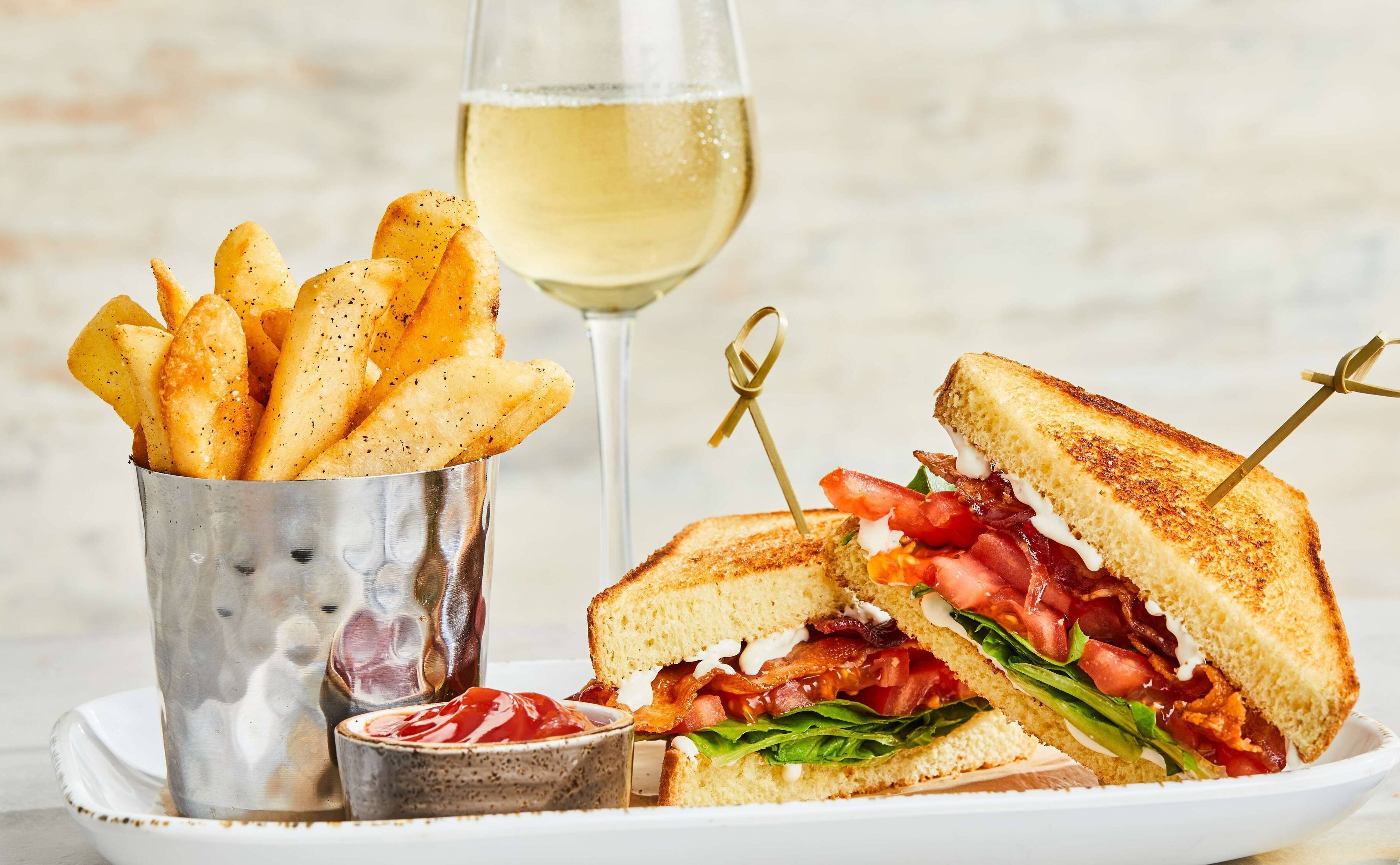 breakfast and dinner served, american cuisine