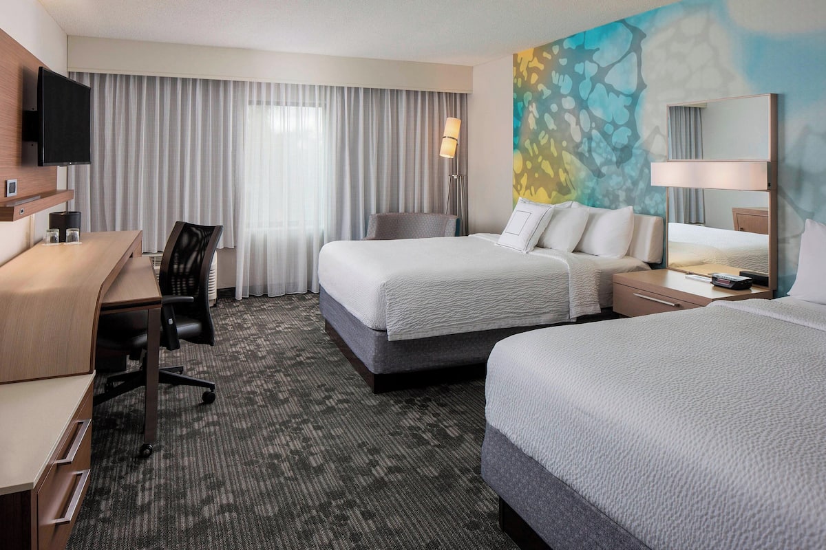 Room, 2 Queen Beds, Non Smoking | Iron/ironing board, free cots/infant beds, free WiFi, bed sheets