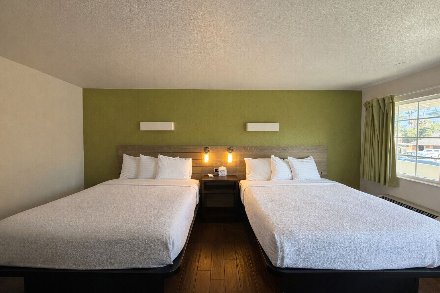 Ropa de cama de alta calidad, colchones con pillow-top y wifi gratis 