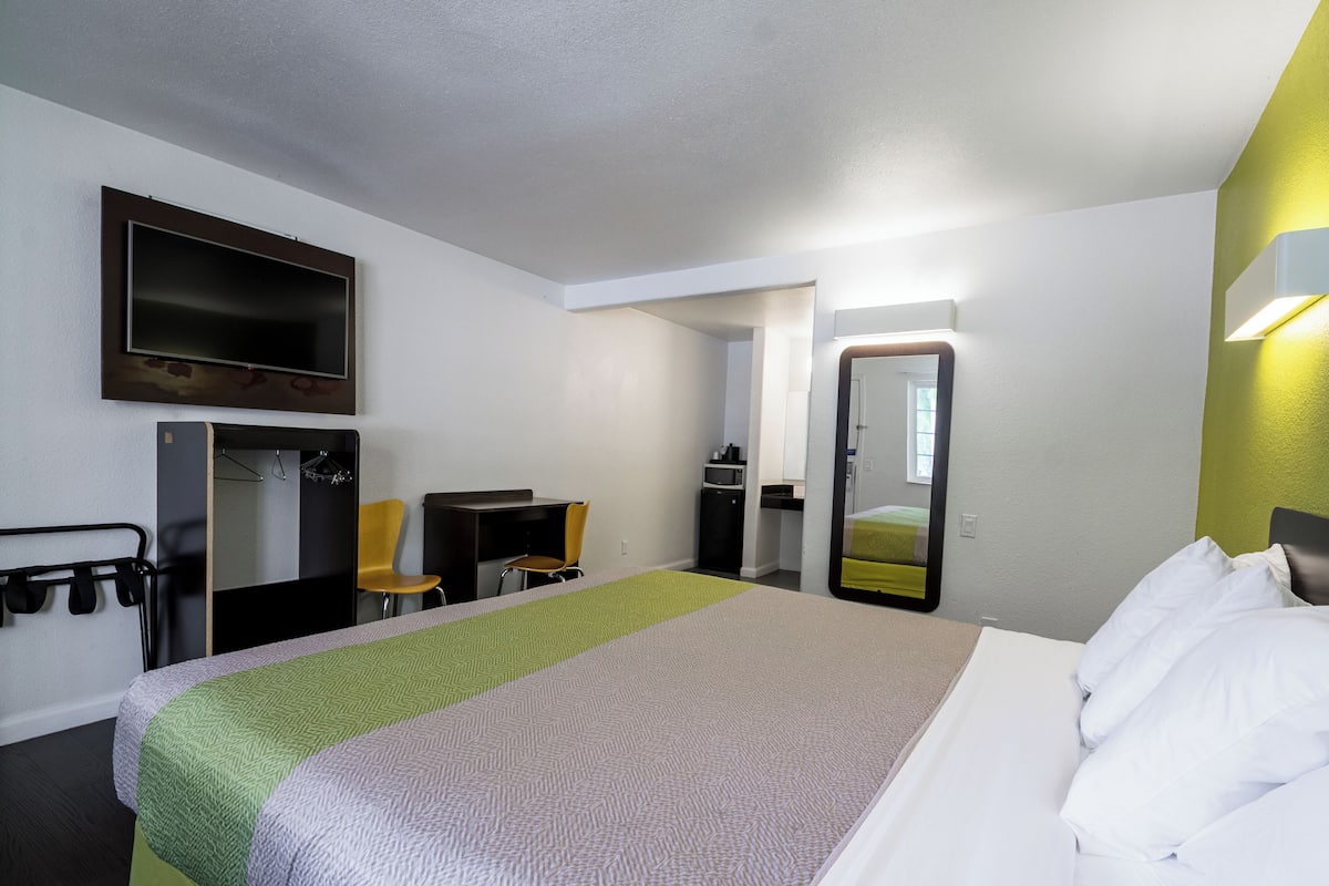 Premium bedding, pillow-top beds, free WiFi, bed sheets