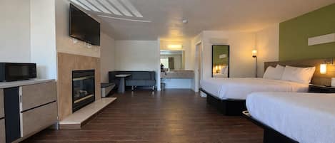 Deluxe Room, 2 Queen Beds, Non Smoking