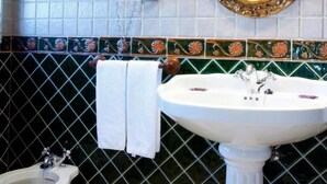 Bathroom - Hotel Alfonso II (Oviedo)