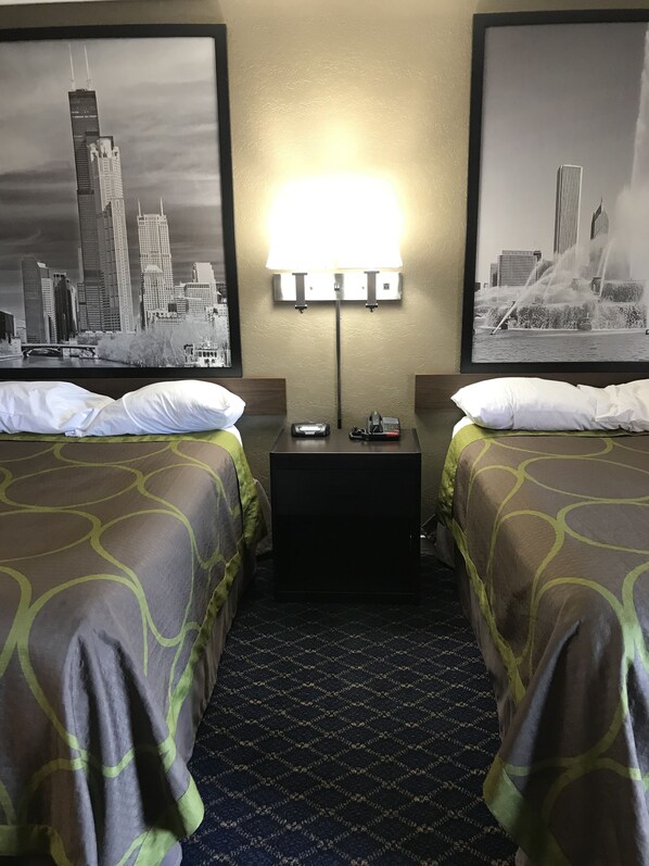 Desk, blackout drapes, iron/ironing board, free cribs/infant beds - Super 8 by Wyndham Taylorville IL (Taylorville)