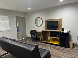 Studio Suite, 2 Double Beds, Non Smoking | Desk, soundproofing, iron/ironing board, free cribs/infant beds