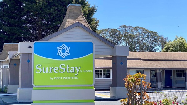 Exterior - SureStay Hotel by Best Western Santa Cruz (Santa Cruz)