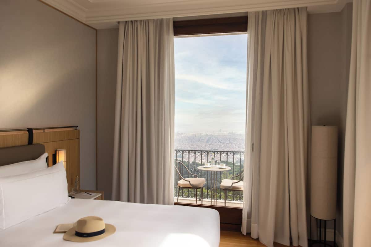 Premium bedding, down duvets, minibar, in-room safe