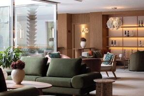 4 restaurantes; se sirven desayunos, almuerzos y cocina mediterránea 