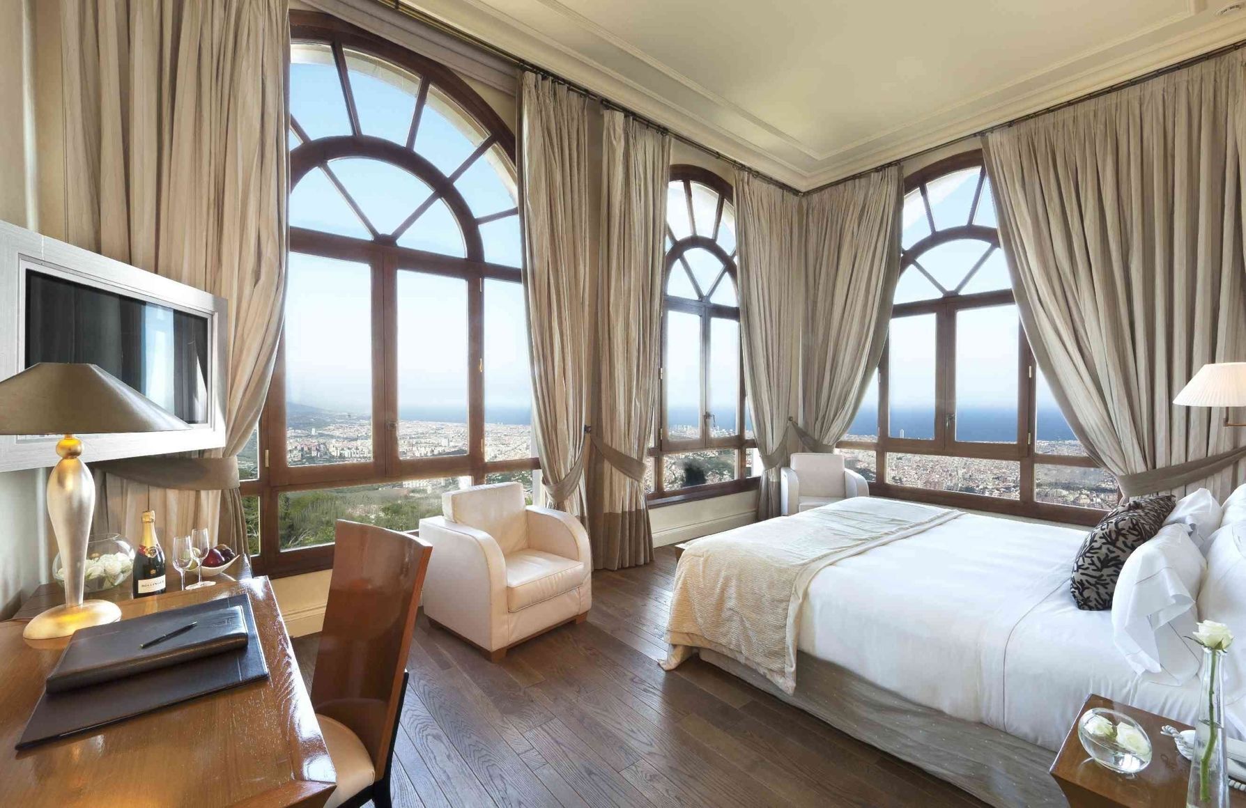 Ropa de cama de alta calidad, edredón y minibar 