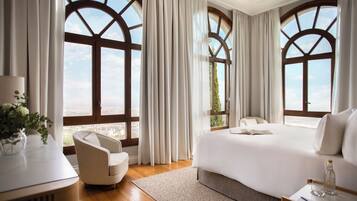 Junior Studio Suite, Sea View | Premium bedding, down comforters, minibar, in-room safe