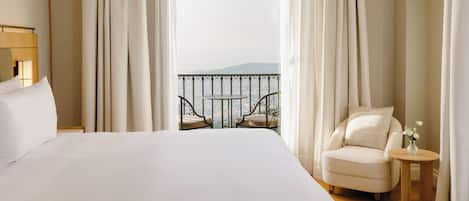 Luxury Studio Suite, Ocean View | Premium bedding, down duvets, minibar, in-room safe