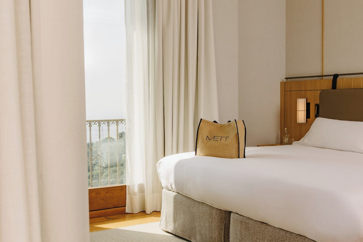 Signature Studio Suite, Private Pool | Premium bedding, down comforters, minibar, in-room safe