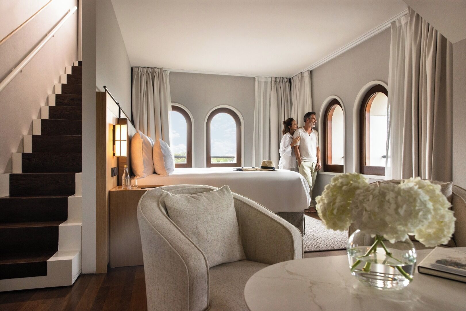 Ropa de cama de alta calidad, cubrecamas y minibar 