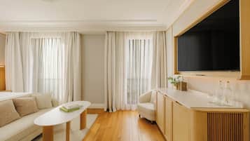 Premium bedding, down comforters, minibar, in-room safe