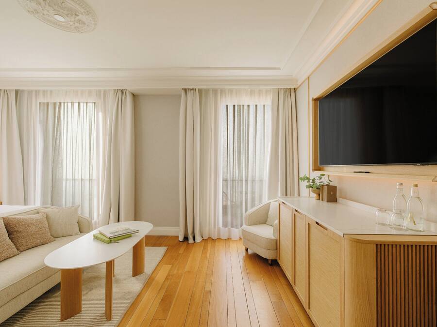 Premium bedding, down duvets, minibar, in-room safe