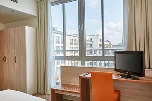 1 間睡房、高級寢具、書桌、遮光窗簾/窗簾