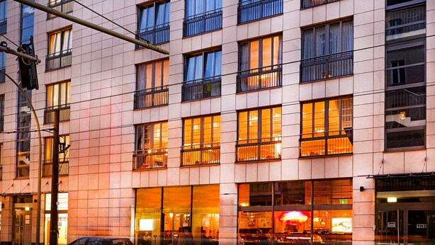A multi-story hotel with a modern facade, large windows, and a visible restaurant at the ground level. - H+ Hotel Berlin Mitte (Berlin)