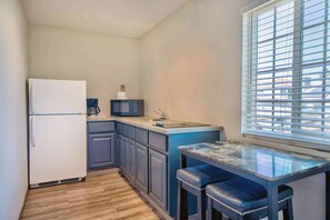 Microondas, cafetera/tetera