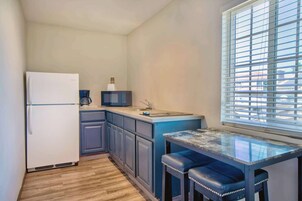 Microondas, cafetera/tetera