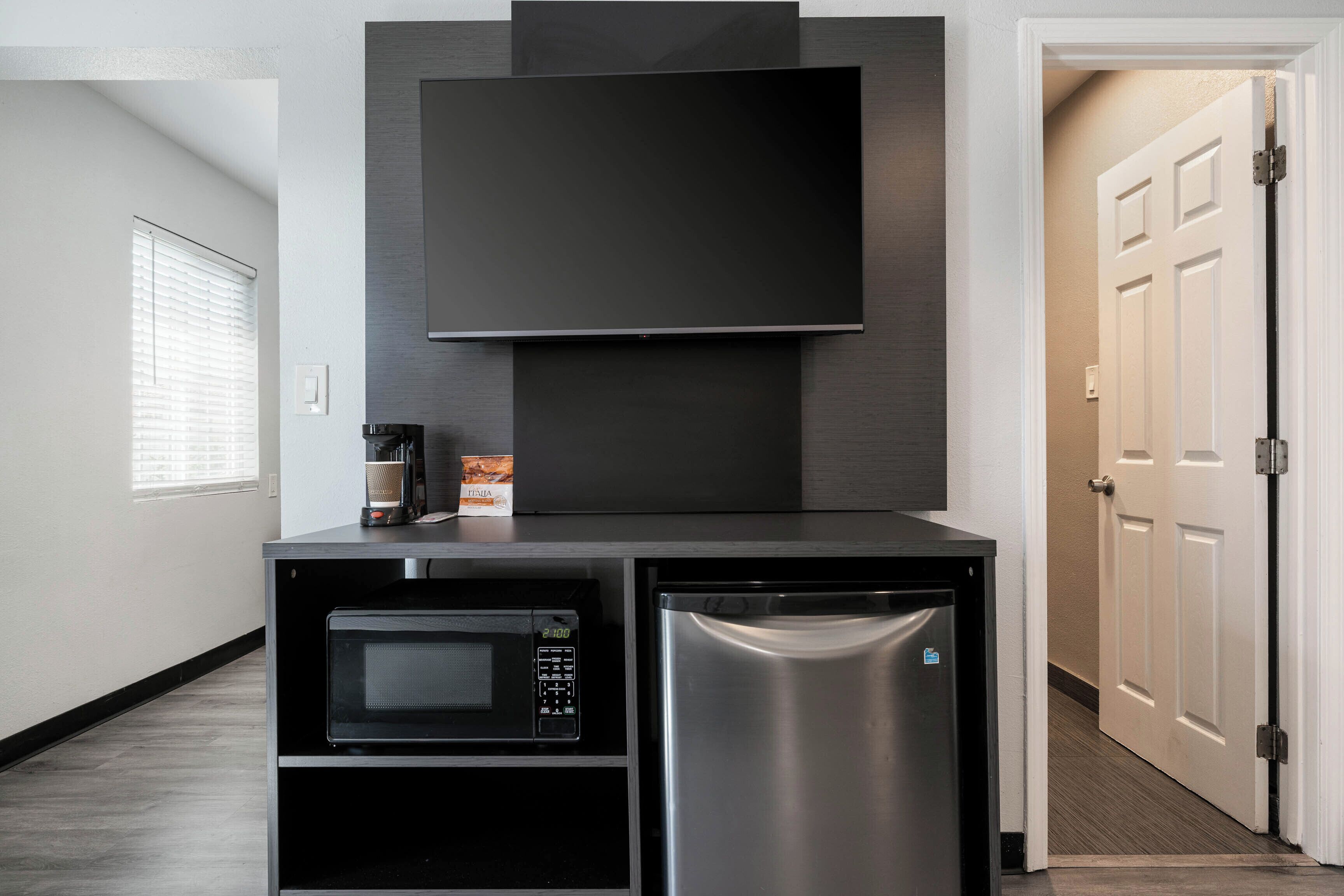Deluxe Room, 2 Double Beds, Non Smoking, Refrigerator & Microwave | 1 bedroom, desk, iron/ironing board, free WiFi