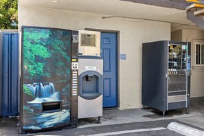 Vending machine - Studio 6 Rosemead, CA – Pasadena (Rosemead)