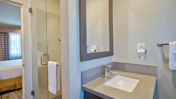 1 habitación, escritorio, tabla de planchar con plancha y wifi gratis