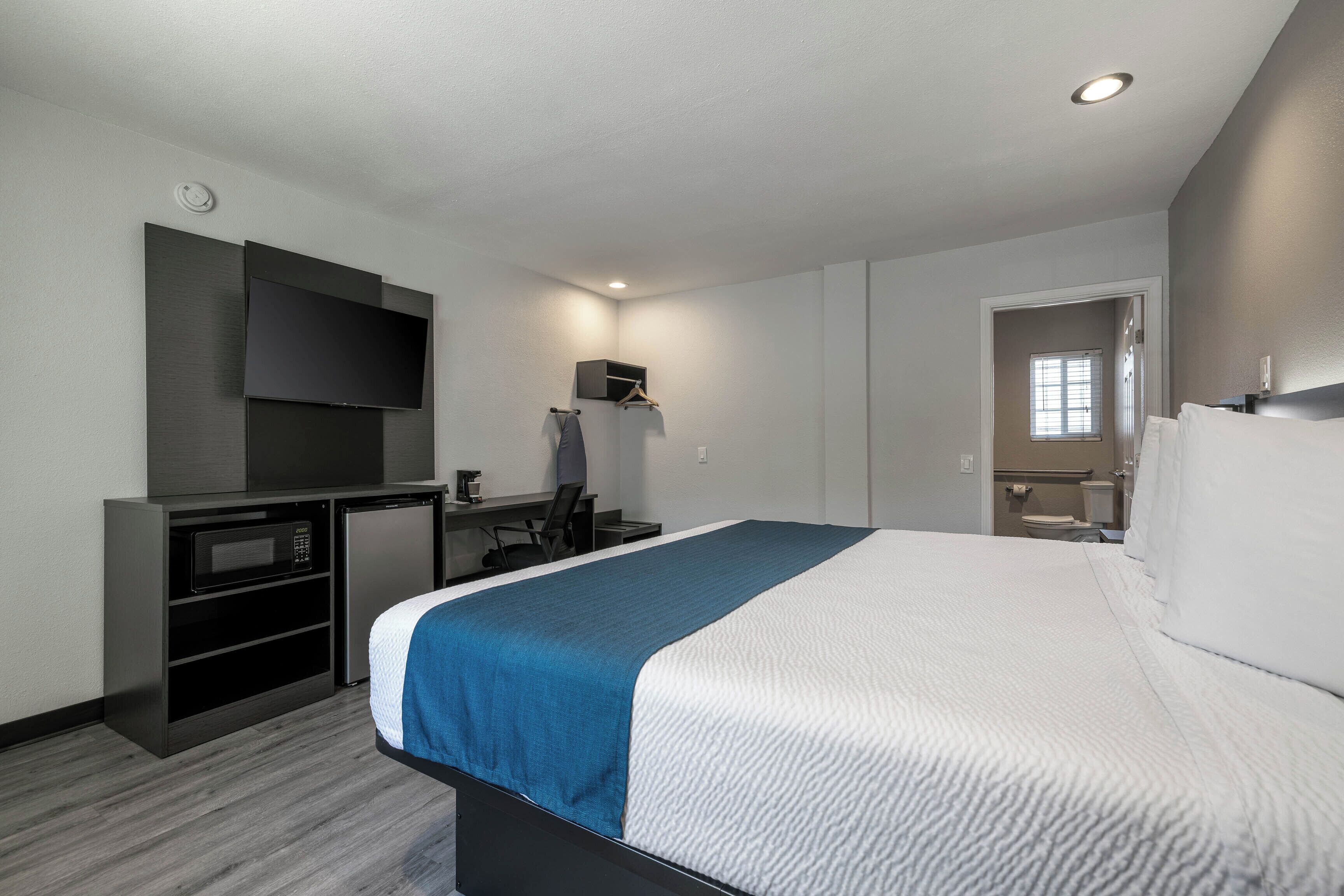 1 chambre, bureau, fer et planche à repasser, accès au Wi-Fi (inclus)