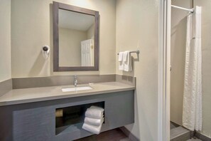 Artículos de tocador gratuitos, secador de pelo, toallas