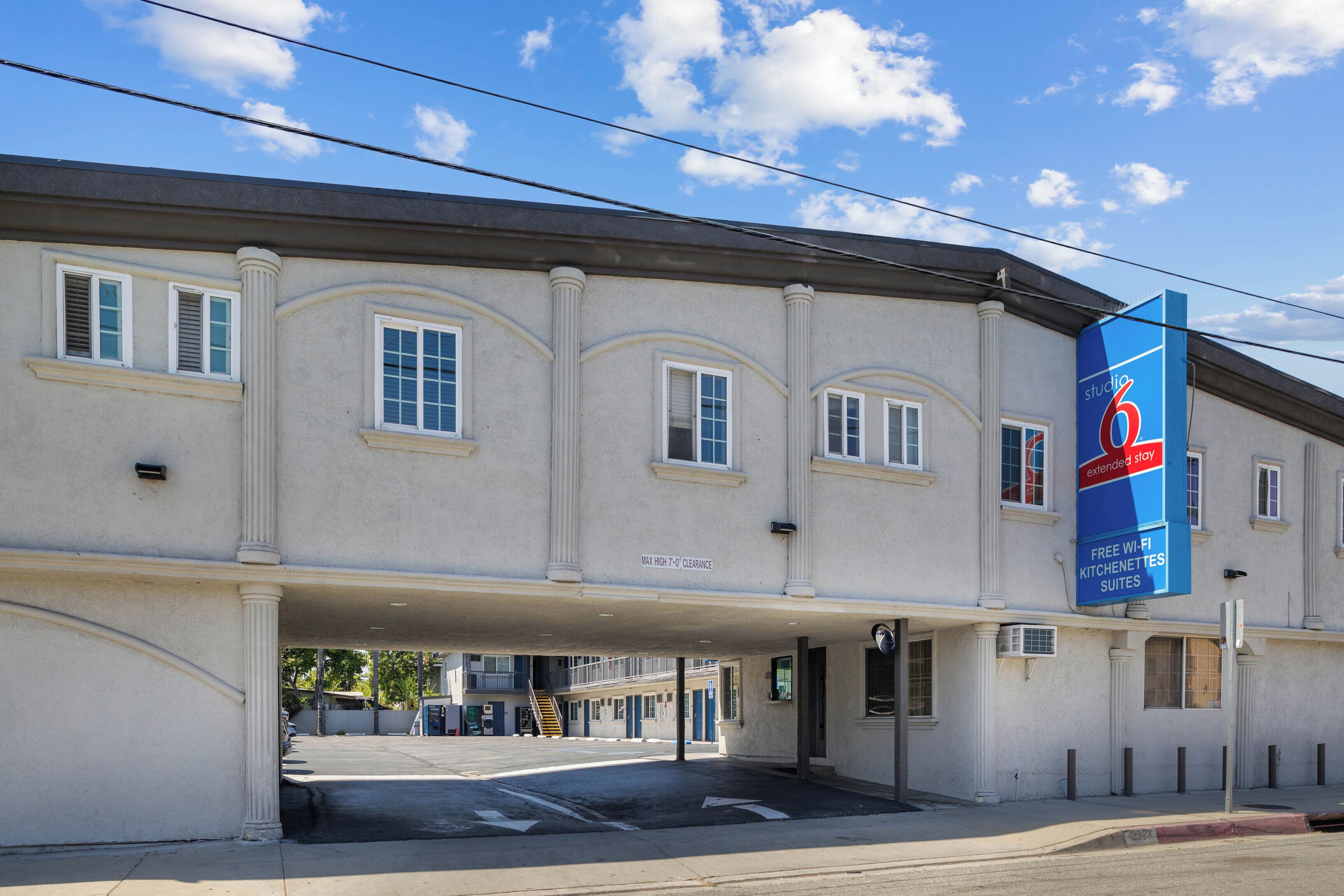 Fachada de la propiedad