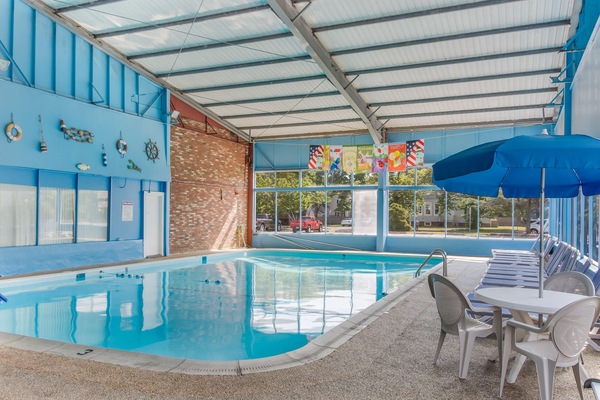 Indoor pool, seasonal outdoor pool, sun loungers