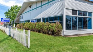 A white building with large windows and a blue sign indicating it is a bank. - Americas Best Value Inn & Suites Hyannis Cape Cod (Hyannis)