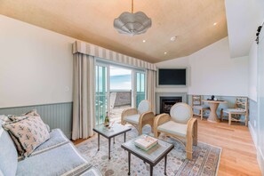 Presidential Suite (Ocean) | Living room