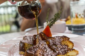 Desayuno completo todos los días (con cargo)