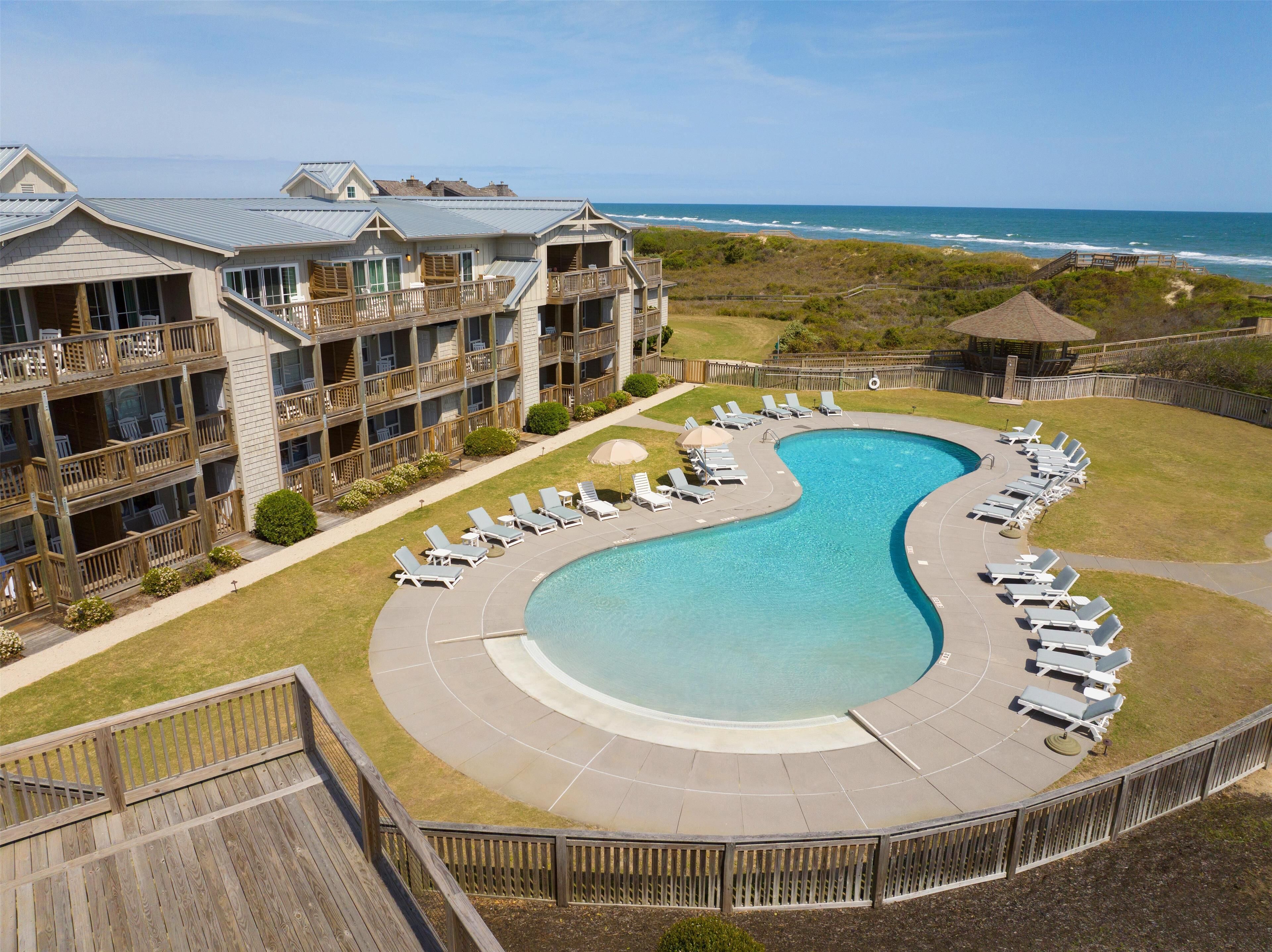 2 outdoor pools, pool umbrellas