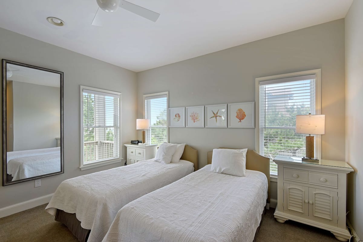 Room, 4 Bedrooms (Evans Residence) | Hypo-allergenic bedding, in-room safe, iron/ironing board