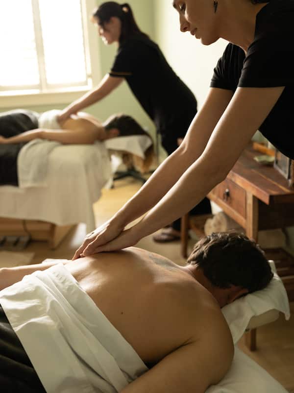 Couples treatment rooms, body treatments, aromatherapy