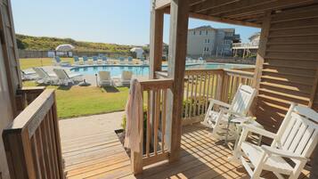 Habitación, 2 camas de matrimonio (Pool) | Vistas desde la habitación