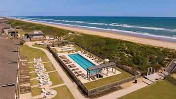 2 outdoor pools, pool umbrellas