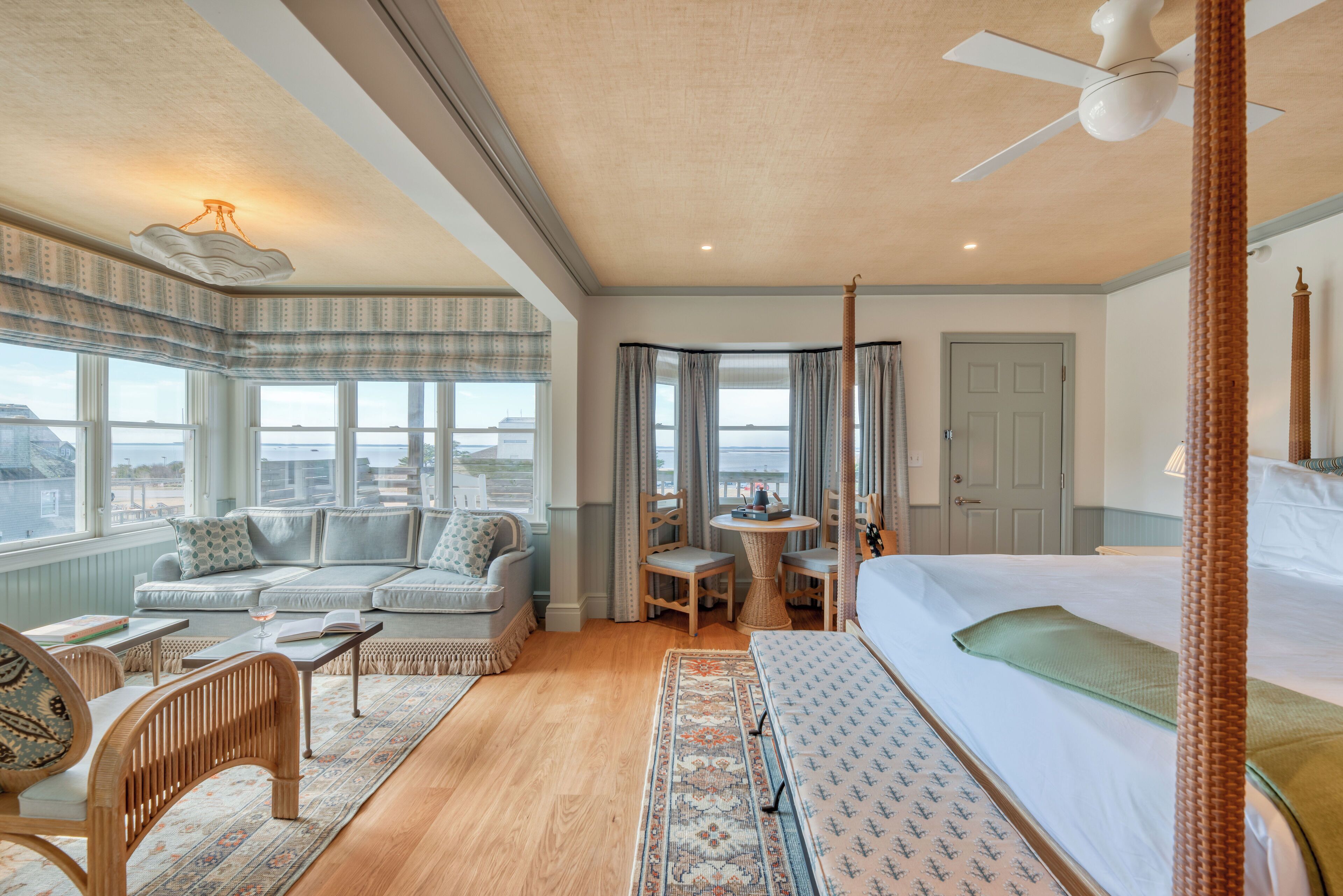 studio, 1 king bed with sofa bed | hypo-allergenic bedding, in-room safe, iron/ironing board