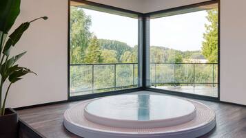 Espace de soins pour les couples, sauna, bain Ă remous, hammam, massages