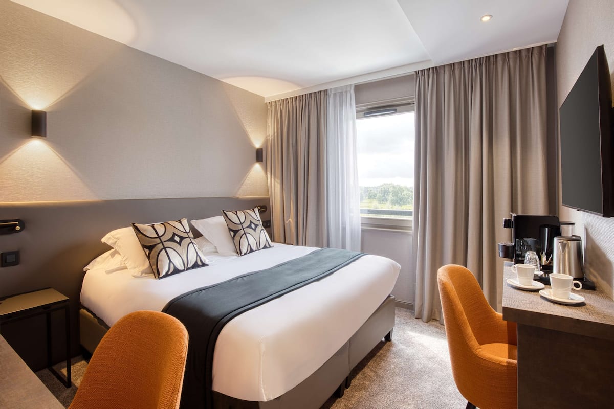 1 bedroom, premium bedding, minibar, in-room safe